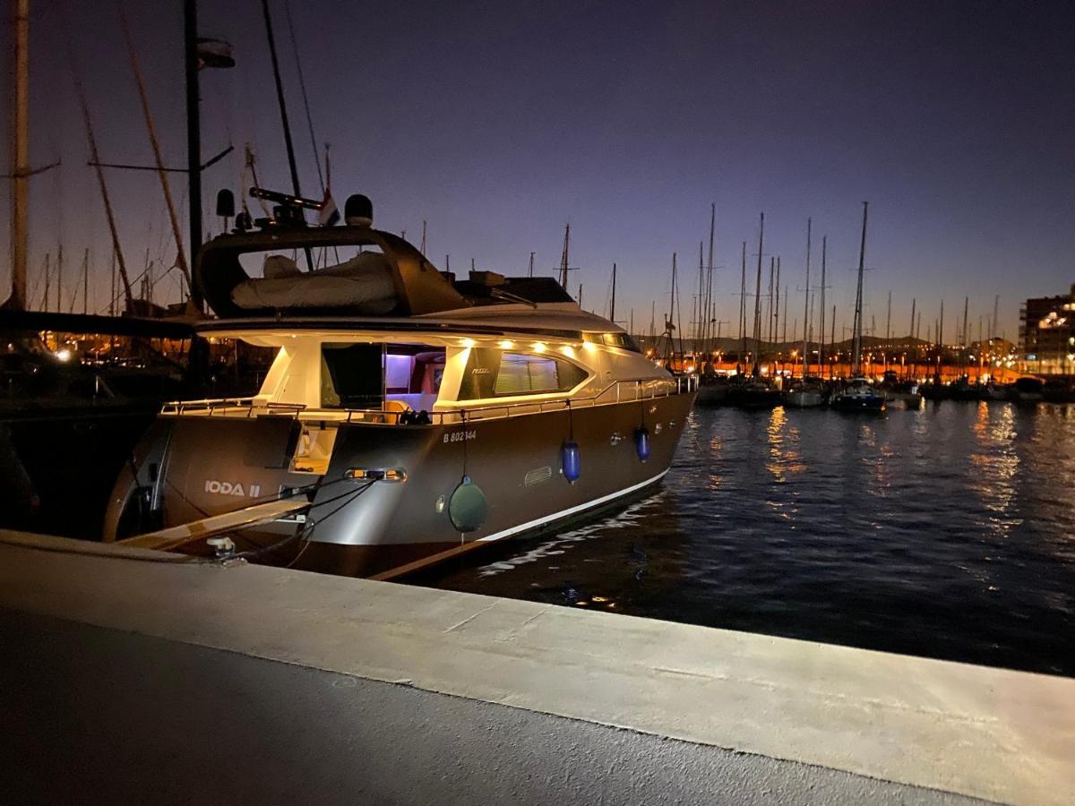 Motoryacht 21 Avec Equipage Hotel Barcelona Exterior photo