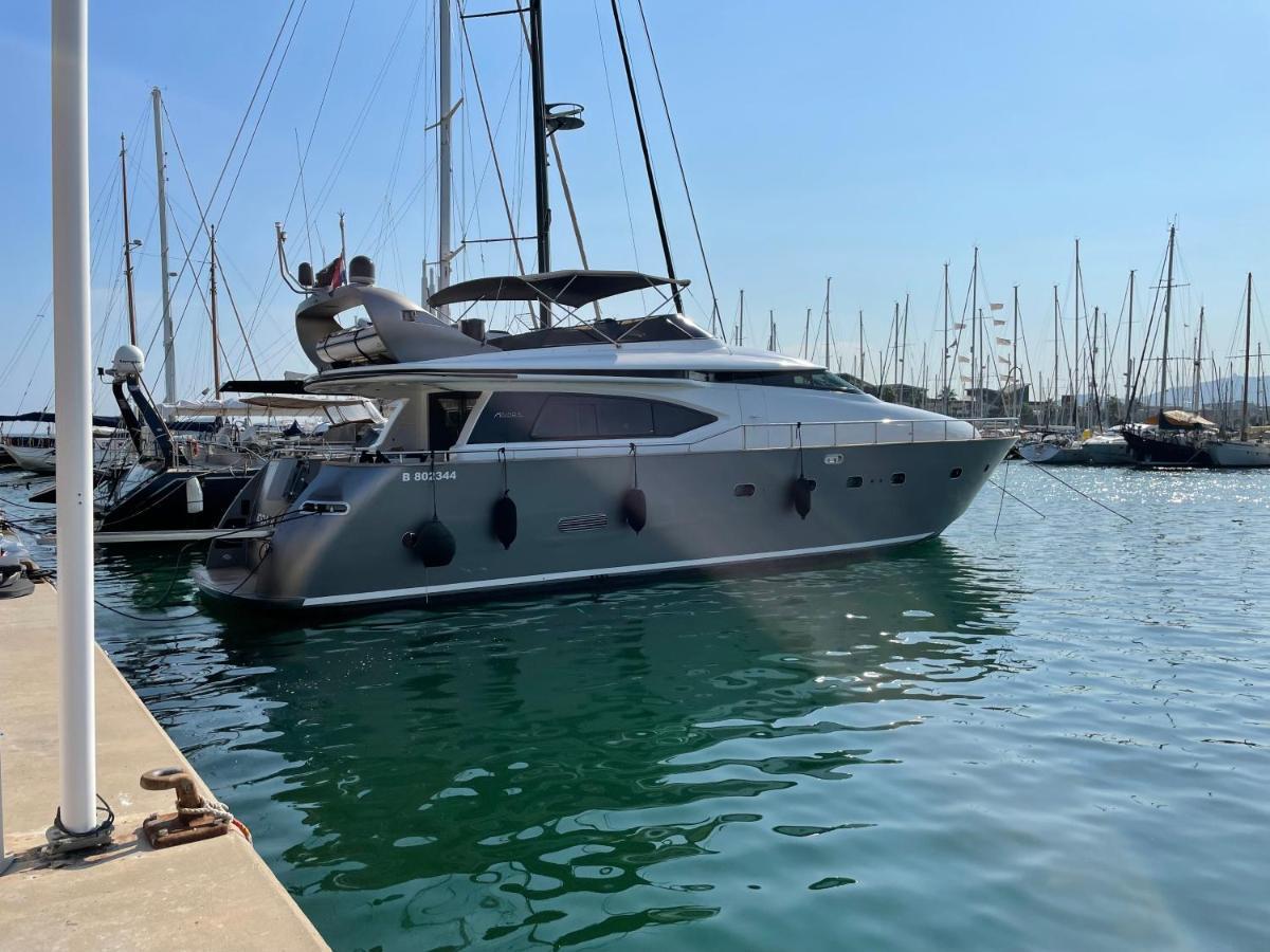 Motoryacht 21 Avec Equipage Hotel Barcelona Exterior photo