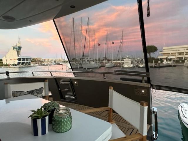 Motoryacht 21 Avec Equipage Hotel Barcelona Exterior photo