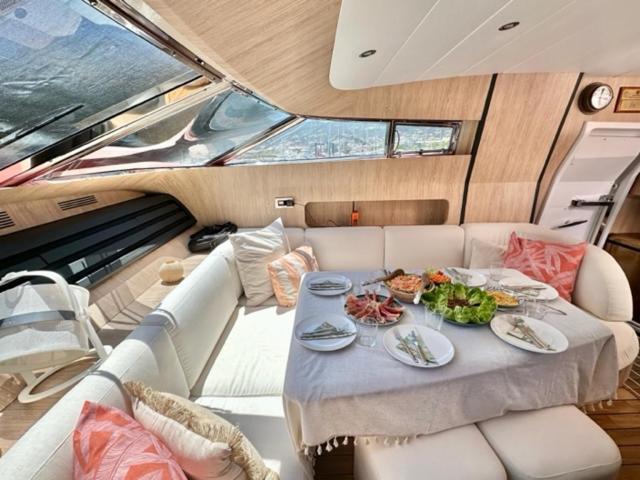Motoryacht 21 Avec Equipage Hotel Barcelona Exterior photo