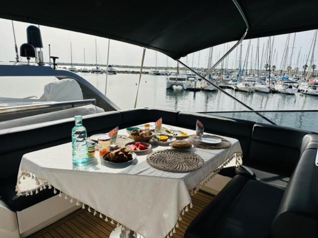 Motoryacht 21 Avec Equipage Hotel Barcelona Exterior photo
