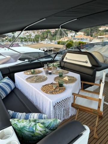 Motoryacht 21 Avec Equipage Hotel Barcelona Exterior photo