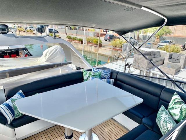 Motoryacht 21 Avec Equipage Hotel Barcelona Exterior photo
