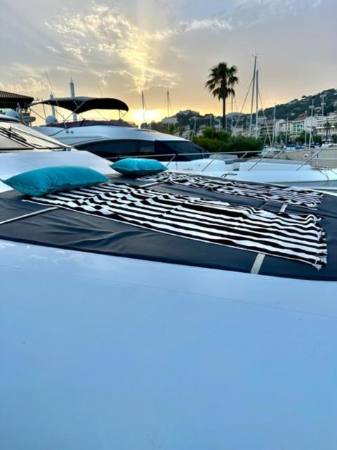 Motoryacht 21 Avec Equipage Hotel Barcelona Exterior photo