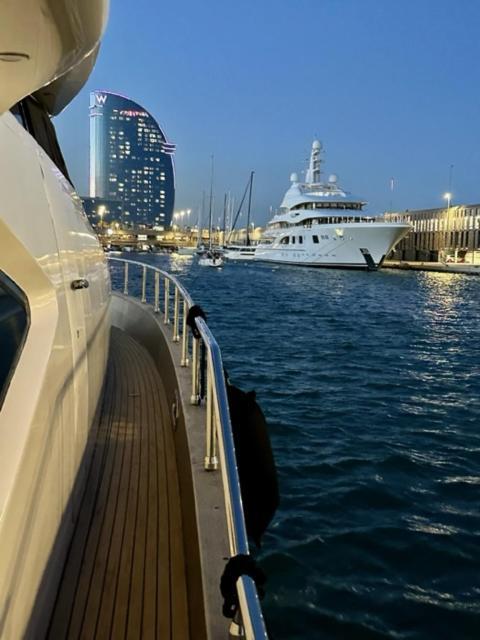 Motoryacht 21 Avec Equipage Hotel Barcelona Exterior photo