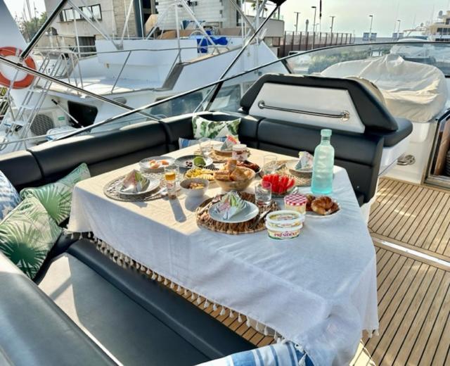 Motoryacht 21 Avec Equipage Hotel Barcelona Exterior photo