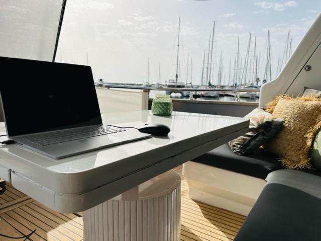 Motoryacht 21 Avec Equipage Hotel Barcelona Exterior photo