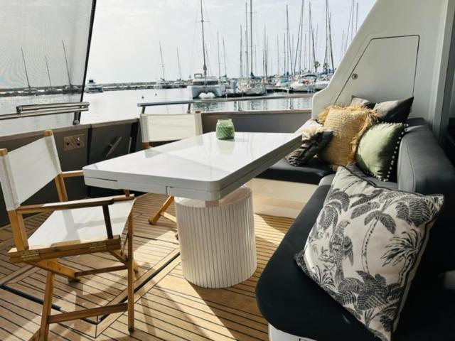 Motoryacht 21 Avec Equipage Hotel Barcelona Exterior photo