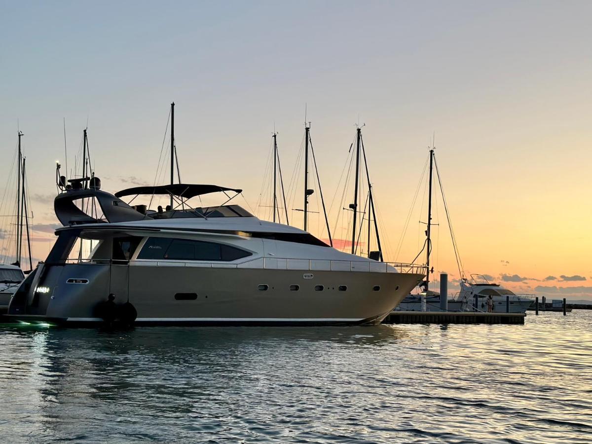 Motoryacht 21 Avec Equipage Hotel Barcelona Exterior photo