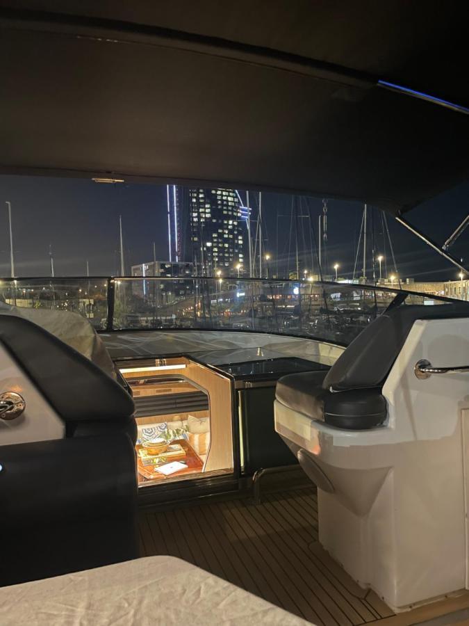 Motoryacht 21 Avec Equipage Hotel Barcelona Exterior photo