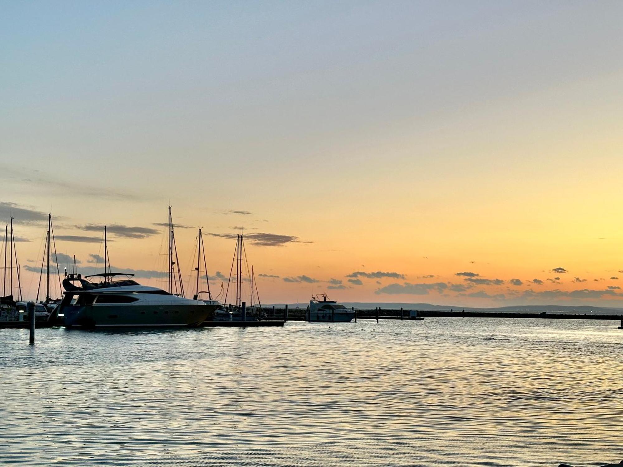 Motoryacht 21 Avec Equipage Hotel Barcelona Exterior photo